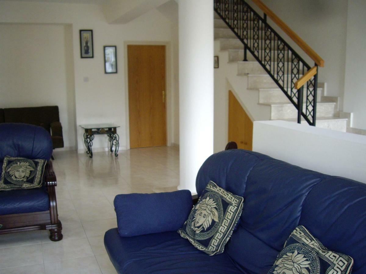 Frangipani Villa Paphos ภายนอก รูปภาพ