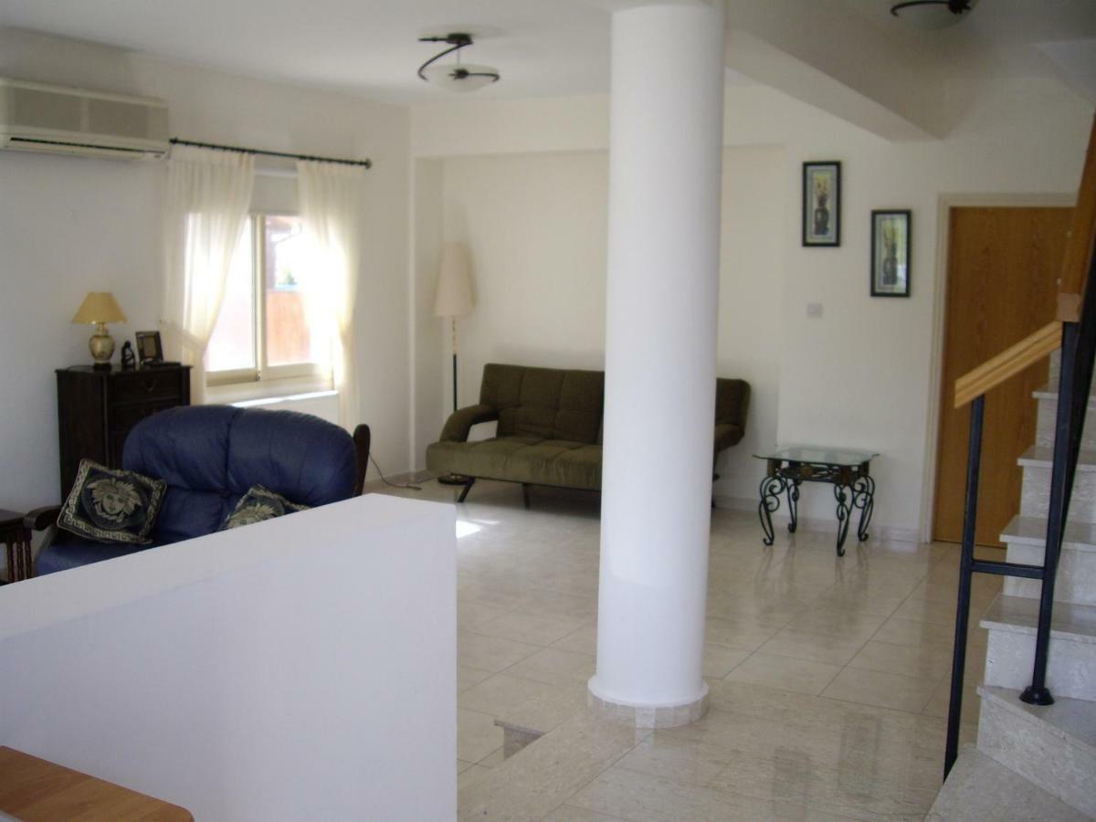 Frangipani Villa Paphos ภายนอก รูปภาพ